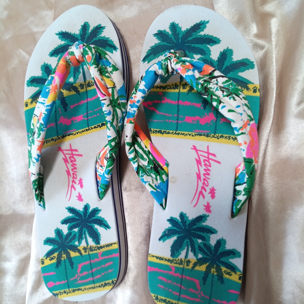 Women's Palm Print Slippers - Green and Pink